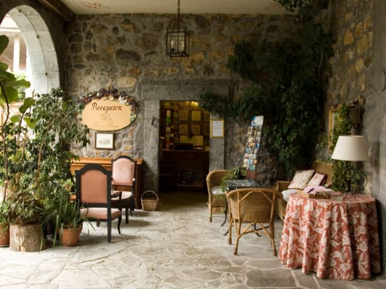 Hotel Palacio Torre de Ruesga romantisch ruhig historisches Gebäude traumhafte Landschaft bezaubernde Aussicht          