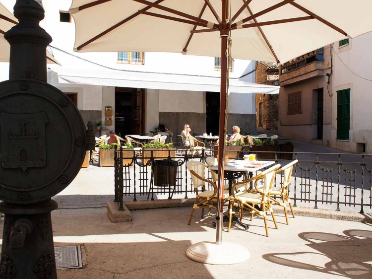 Hotel Restaurant Forn Nou in Arta Mallorca günstiges Hotel in einem Dorf