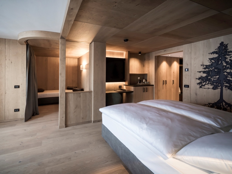 Hotel Cappella Südtirol Charmantes Berg Design Hotel Atemberaubende Aussicht Sauna