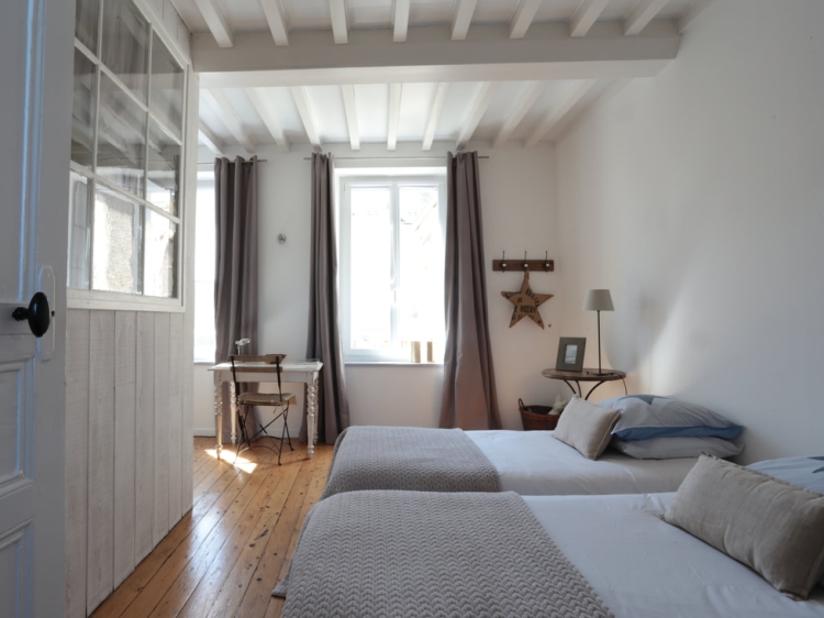 La MAISON SUR LE QUAI Kleines Fischerhaus, das Authentizität mit modernem Flair verbindet – mit einer außergewöhnlichen Terrasse mit Meerblick.