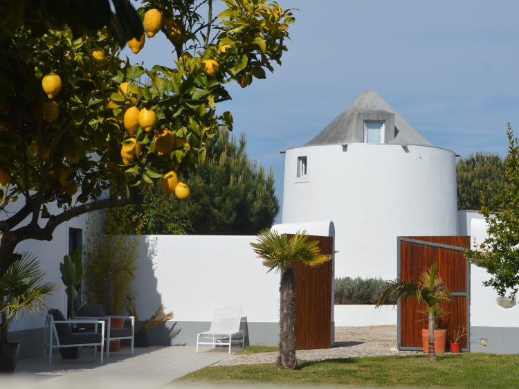 Kleines Hotel am Meer mit Pool in Portugal