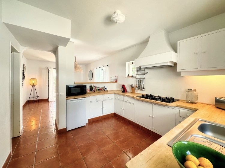 Charmantes Ferienhaus an der Algarve mit 5 Schlafzimmern für 6 Personen und Pool in Luz Algarve