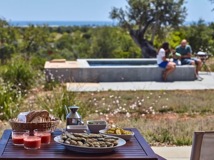 Meals served "al fresco" 