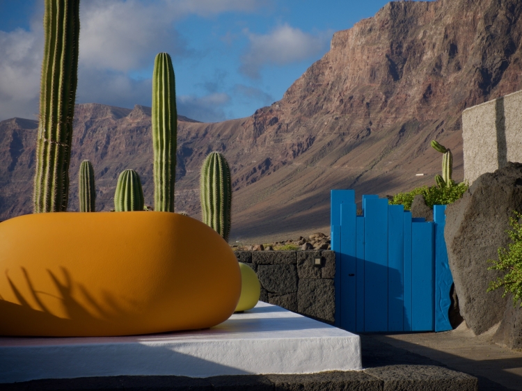 Strandhaus 93 Famara Haus zu vermieten mit einem Zimmer auf Lanzarote, ideal zum Surfen und Windsurfen, direkt am Meer.