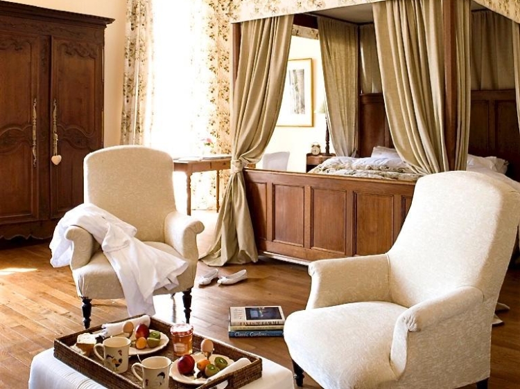 Chateau de Villette Burgundy hotel b&b boutique