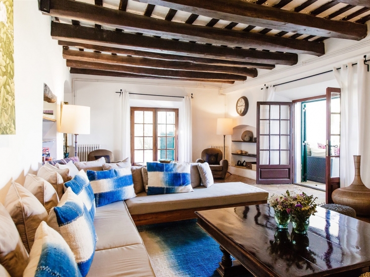 Wohnen im / Verweilen im Clubhouse 27 Masia Pairal Sitges Spanien boutique hotel  besonders luxuriös aussergewöhnlich trendig schick cool klein