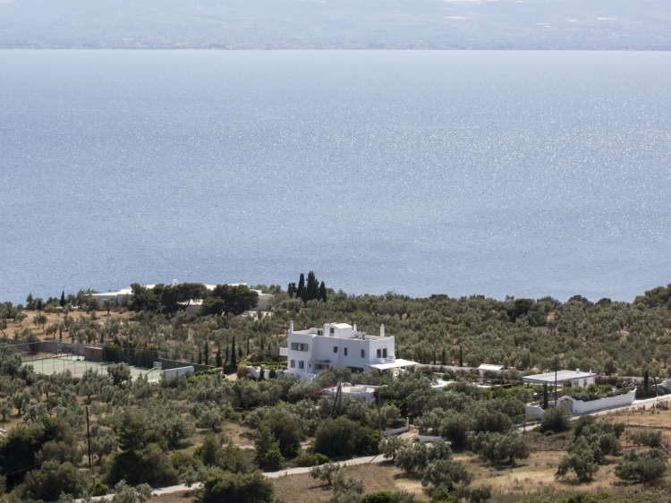 Wohnen im / Verweilen in der Villa Elena Loutraki Griechenland boutique hotel  besonders luxuriös aussergewöhnlich trendig schick cool klein