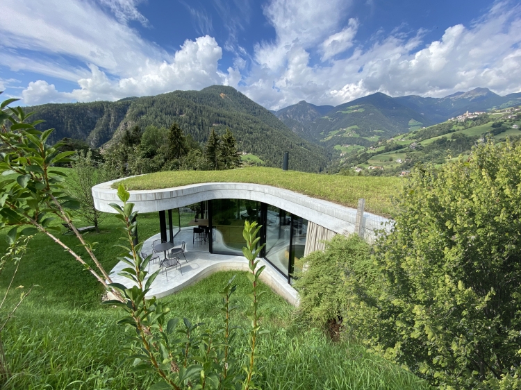 Freiform Gasthaus Ferienwohnung Natur Südtirol Alpen Traumhaus