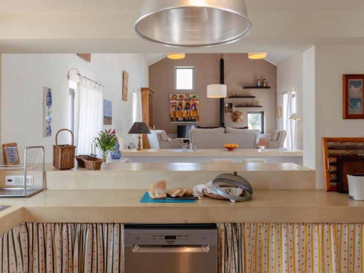 Geräumige Unterkunft: Espaço Fataca - Sw Alentejano in São Teotónio bietet eine geräumige Villa mit zwei Schlafzimmern und zwei Bädern. Das Anwesen verfügt über ein Wohnzimmer und einen eigenen Eingang.