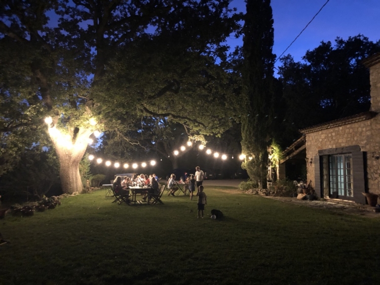 schönes Ambiente im Garten - Ferme Le Pavillon Hotel, Provence - Frankreich | Secretplaces