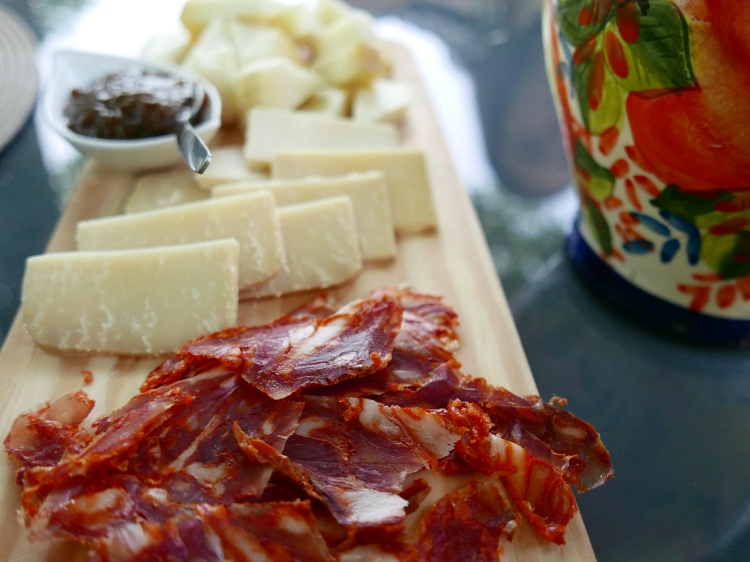 Traditional board of cheese and chorizo, São Pedro de Vir-a-Corça, Monsanto, Beira Baixa, Secretplaces