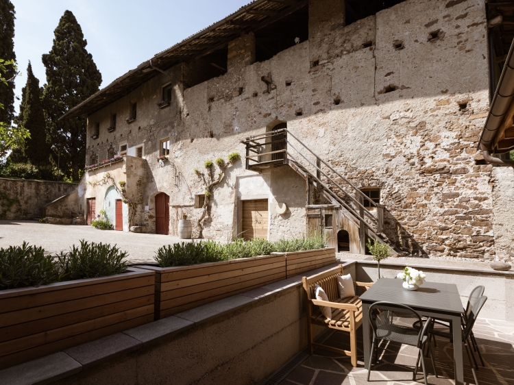 Haupthaus mit Innenhof, Ansitz Pastreinbach, Südtirol/Italien, Secretplaces
