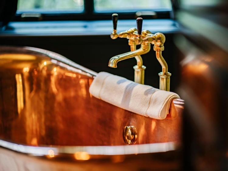 Boutique Hotel The Noblemen Amsterdam Kupfer-Badewanne