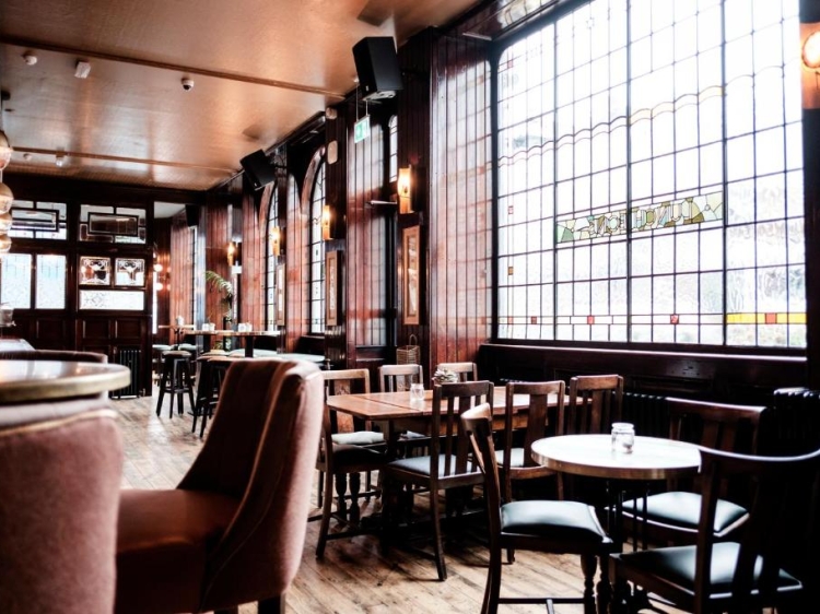 The Half Moon - Fuller's Pub and Hotel in Herne Hill