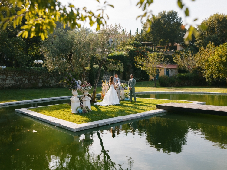 Wedding destination magica lake ceremony
