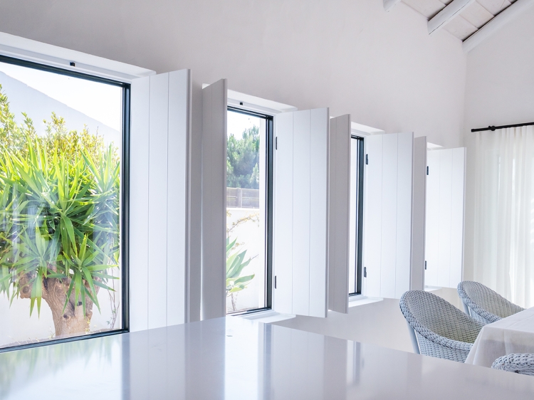 Kitchen and dining area - Casa Mimosa – Comporta – The Secretplaces