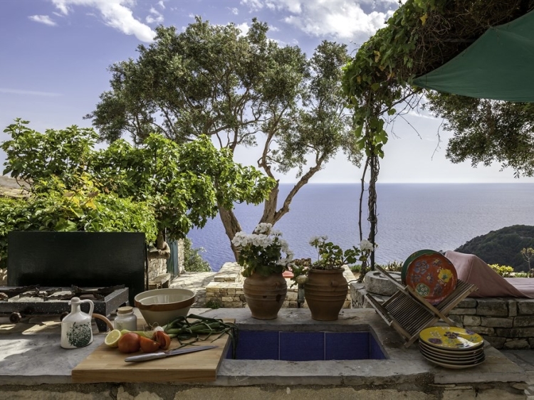 Außenküche Zoe Paxos Holiday Home: Ferienhäuser, charmante und luxuriöse Villen und Boutique-Unterkünfte mit Schwimmbad auf den Ionischen Inseln.
