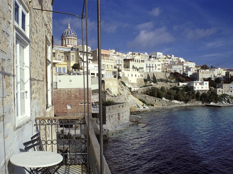 Xenon Apollonos Hotel mit Meerblick in Ermoupoli und mit Asteria Beach
