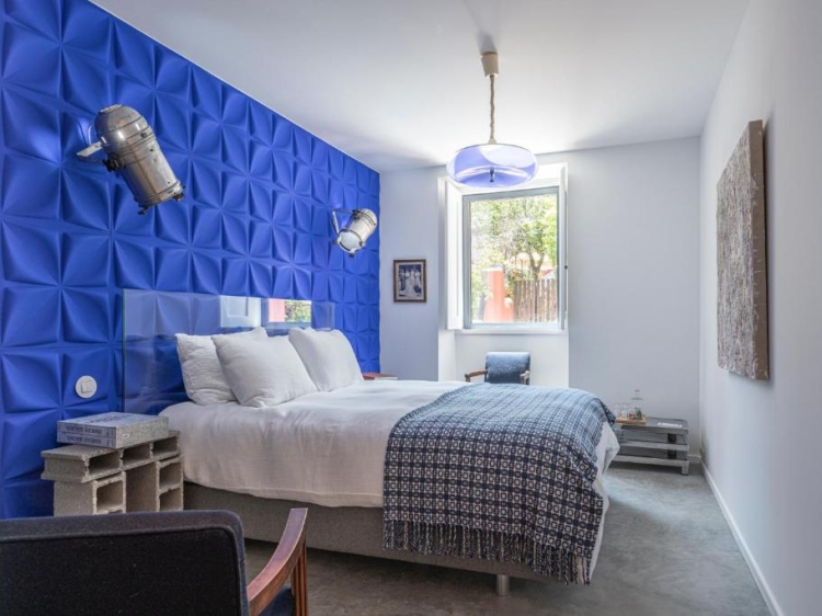 Schlafzimmer blau, toctoctoc lisboa, secretplaces, portugal, bed and breakfast