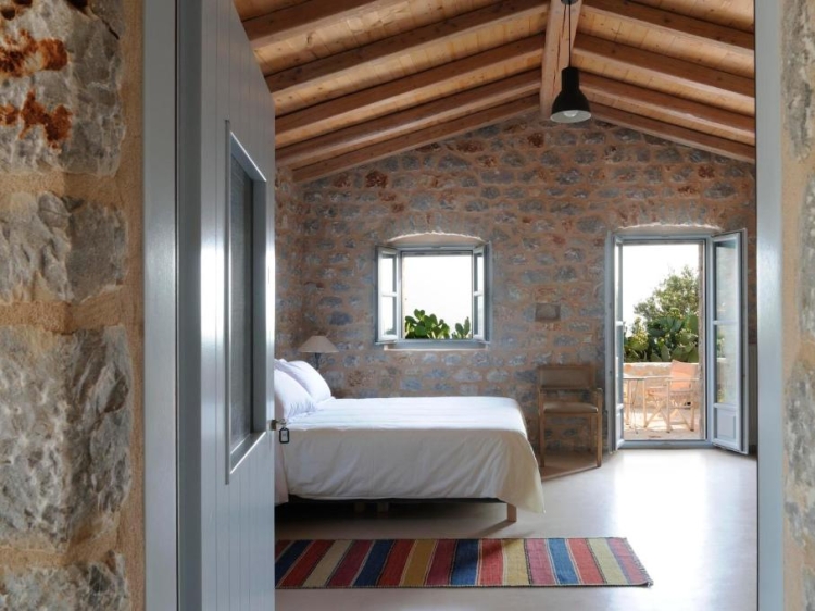 Bed Antares Mani Omales Secretplaces   