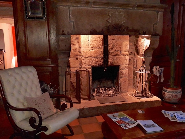 Kamin im Boutique-Hotel La Meffrais 1741 Bretagne Frankreich