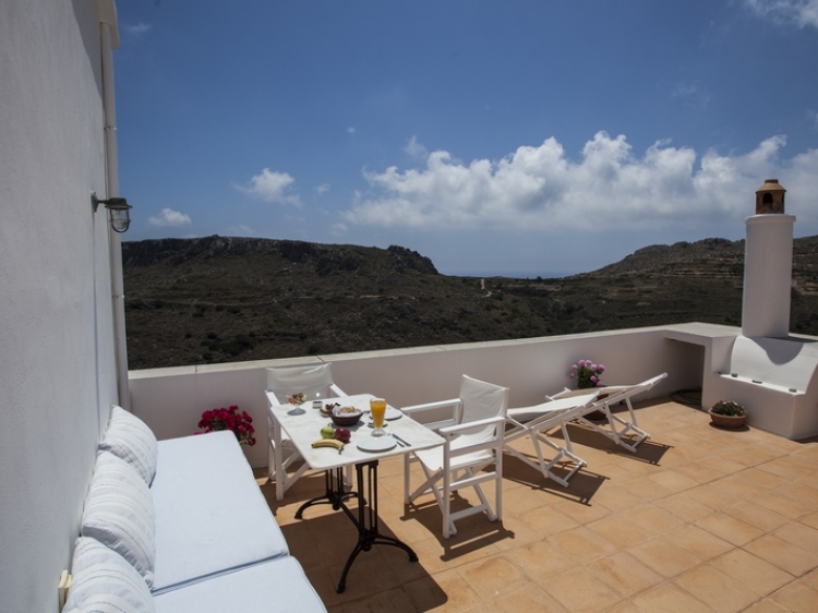 Terrasse im Nostos Guesthouse Kýthira Griechenland nur für Erwachsene Jahrgang