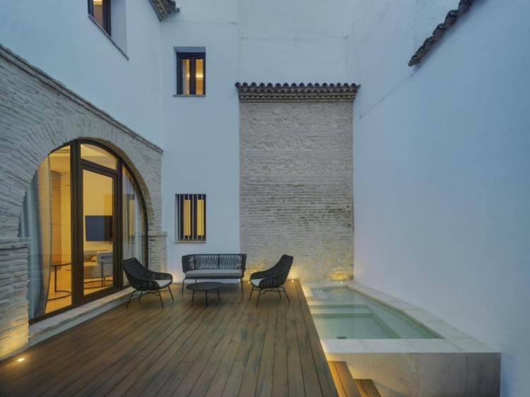 Apartamentos Los Patios del Pañuelo, secretplaces, spain, aparthotel pool
