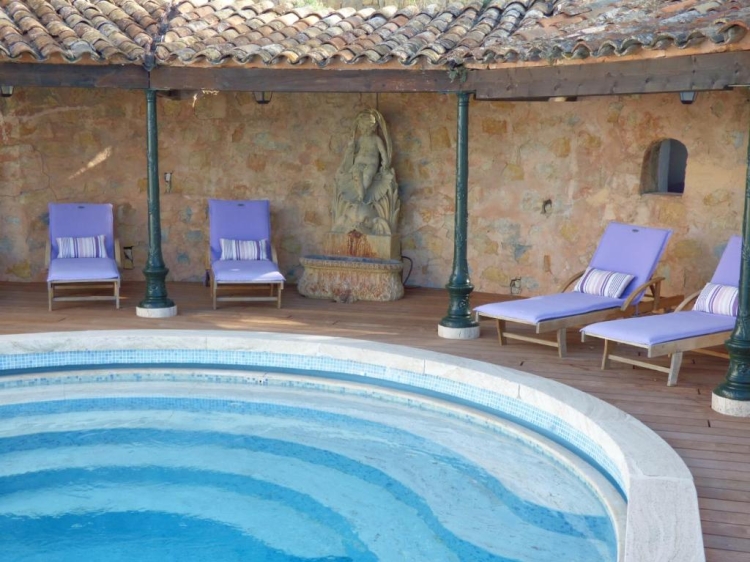 Heated Pool (May to October)