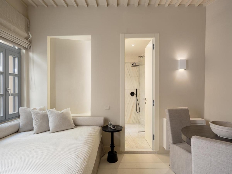 AZADE CHANIA