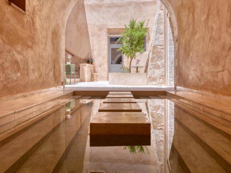 AZADE CHANIA