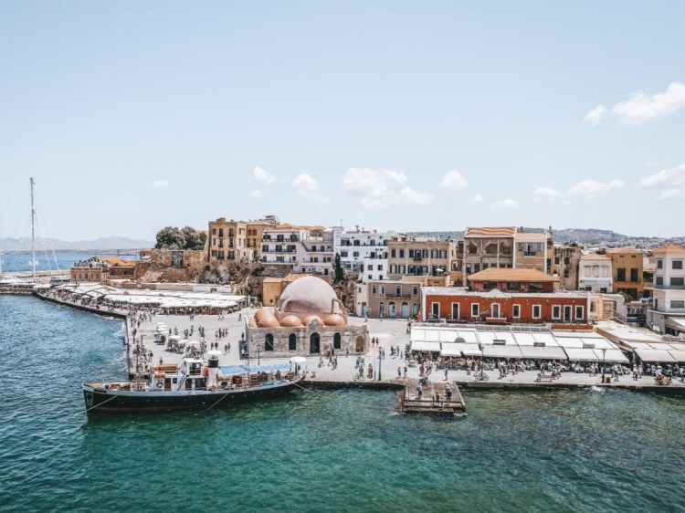 AZADE CHANIA
