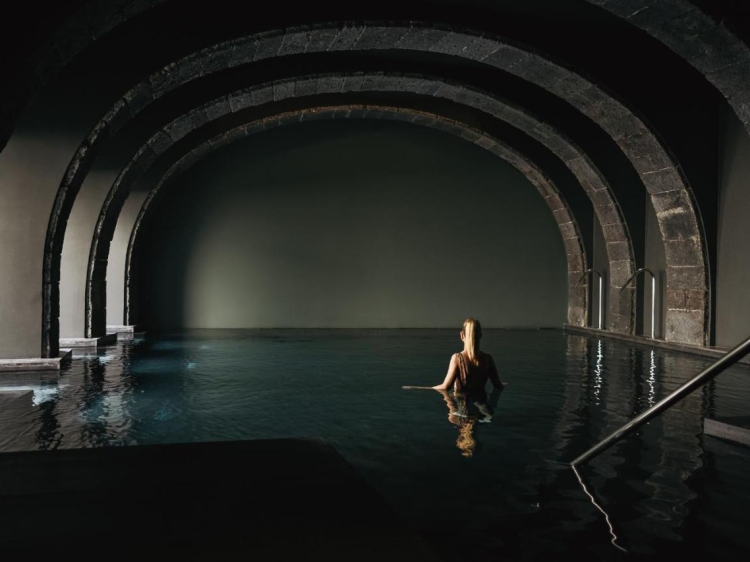 Schwimmbad im NINE DOTS Azorean Art Boutique Hotel Ponta Delgada Azoren