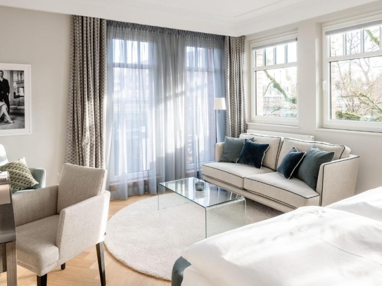 CLOUNYS | Restaurant & Boutique Hotel