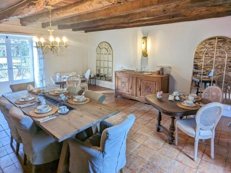 Speisesaal in Sous le Chateau boutique B&B