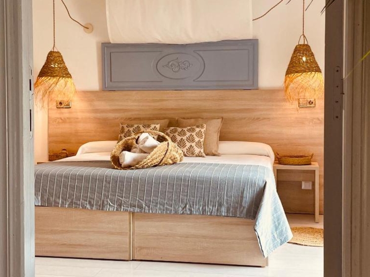 Angenehmes und gemütliches Zimmer. Hotel Casal d'Artà, Mallorca, Balearische Inseln. Urlaub im Mittelmeer. Nur für Erwachsene. 