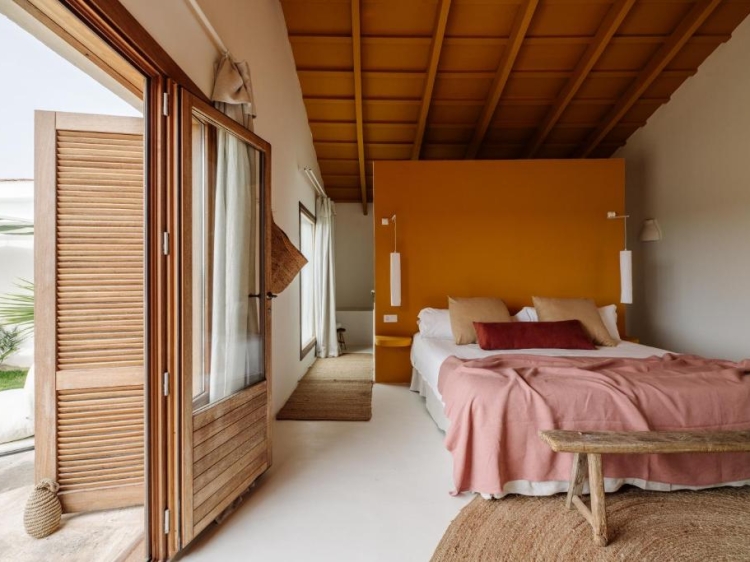 Doppelzimmer mit Garten. Amagatay Menorca. Charmantes Hotel auf dem Lande. Außenschwimmbad. Balearische Inseln. Urlaub nur für Erwachsene. 