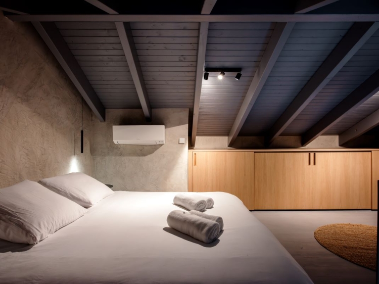 The kingsize bed at the mezzanine