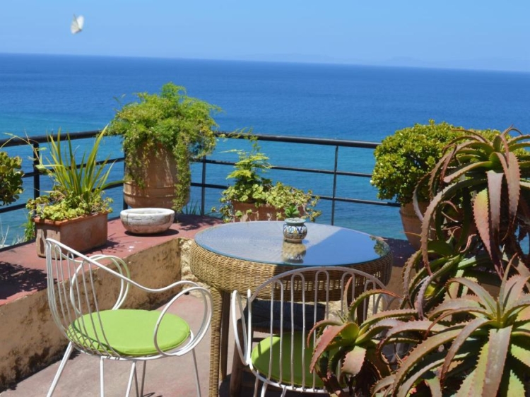 Hotel Aux 3 Portes. Die besten Hotels in Tanger, Marokko. Hotel mit Meerblick. Bed&Breakfast mit Charme und Schwimmbad.