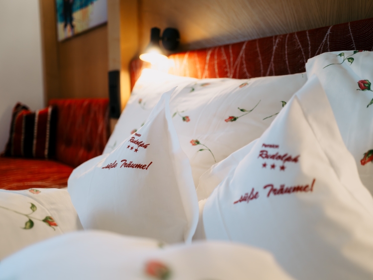  Lovingly cared for and carefully selected: Our bed linen is from Fussenegger and the down bedding from Hefel – two traditional Austrian brands. We wash and iron everything in-house, using only Sonett organic detergents. For a fresh, natural feeling – and sweet dreams at Pension Rudolph.      ChatGPT fragen