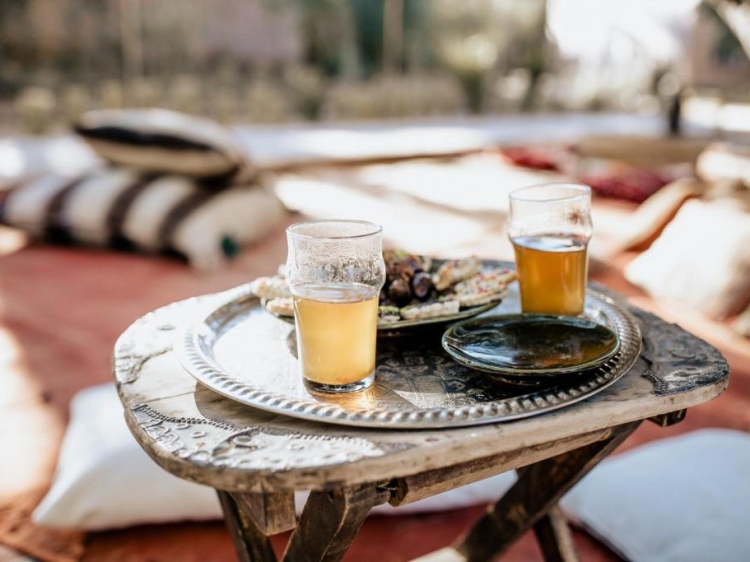 L’Ma Lodge ist ein wunderschöner, romantischer Riad-Gastbetrieb in der Palmengrove von Skoura. Umgeben von über 300 Palmen und weitläufigen Gärten, schafft es eine ungestörte, liebevolle Atmosphäre.