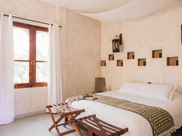 L’Ma Lodge ist ein wunderschöner, romantischer Riad-Gastbetrieb in der Palmengrove von Skoura. Umgeben von über 300 Palmen und weitläufigen Gärten, schafft es eine ungestörte, liebevolle Atmosphäre.