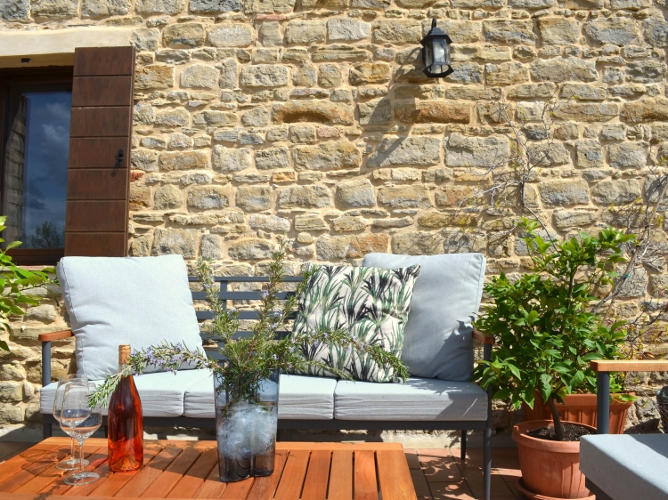Verdicchio Suite Terrace – ein charmantes B&B in den Marken mit weitem Blick über die Hügellandschaft.