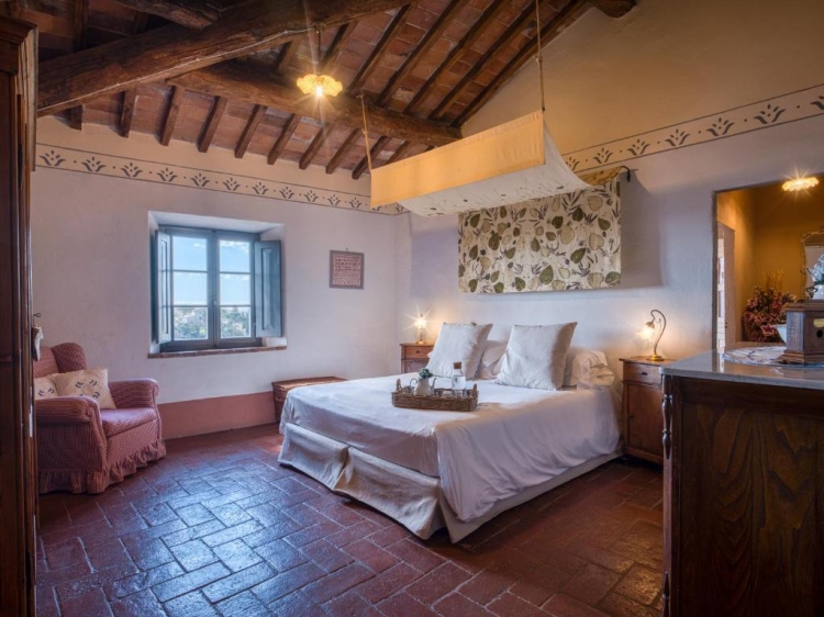 n einem liebevoll restaurierten Dorf in den Marken bietet Argenina sowohl unabhängige Landhäuser als auch stilvolle Zimmer in einem charmanten Bed & Breakfast. Weinberge, Stille, hausgemachtes Frühstück und traditionelle Küche in einer der authentischsten Gegenden Mittelitaliens.