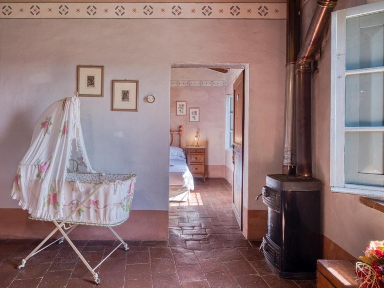 einem liebevoll restaurierten Dorf in den Marken bietet Argenina sowohl unabhängige Landhäuser als auch stilvolle Zimmer in einem charmanten Bed & Breakfast. Weinberge, Stille, hausgemachtes Frühstück und traditionelle Küche in einer der authentischsten Gegenden Mittelitaliens.