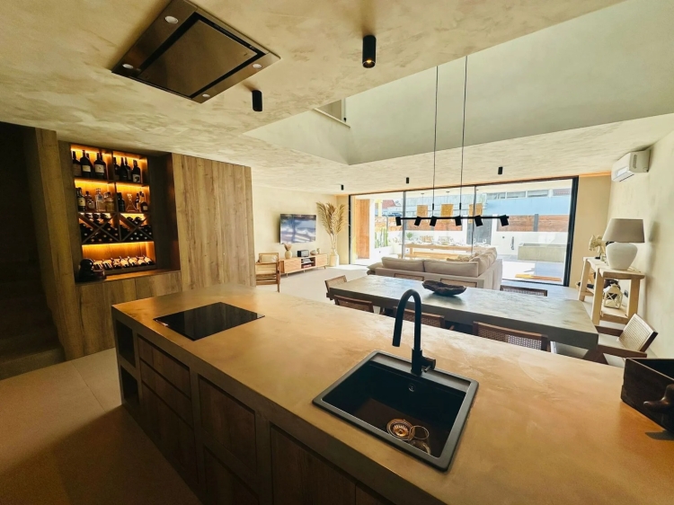 Porto Covo Beach House: Ein stilvolles Ferienhaus am Meer in Porto Covo