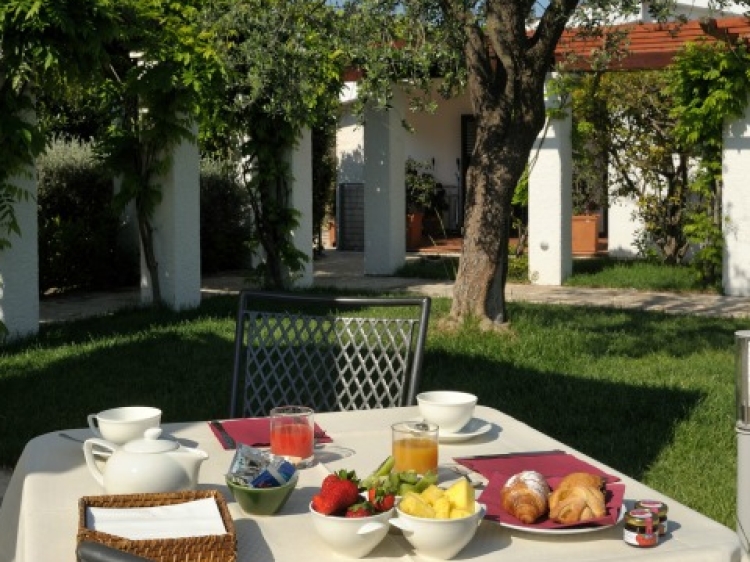 Frühstück im Garten