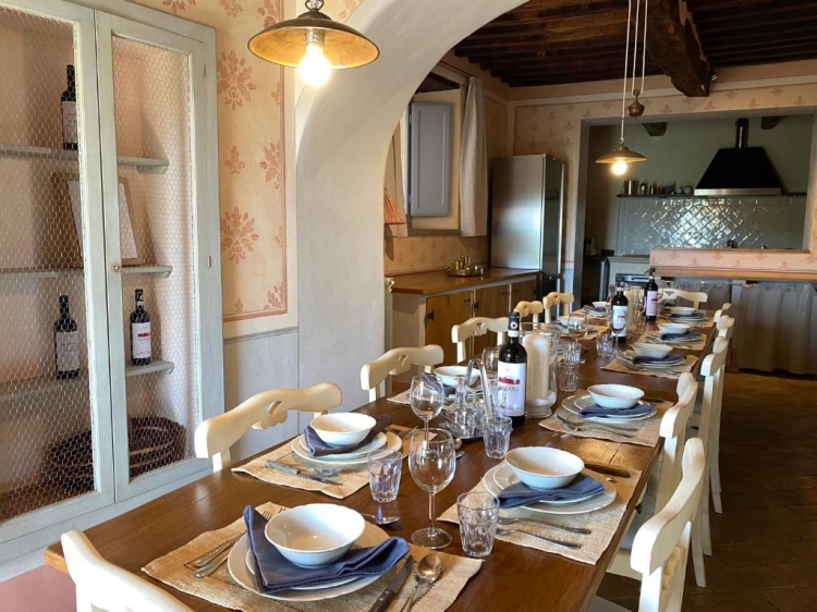 Der grosse Esstisch in Villa Tregoline