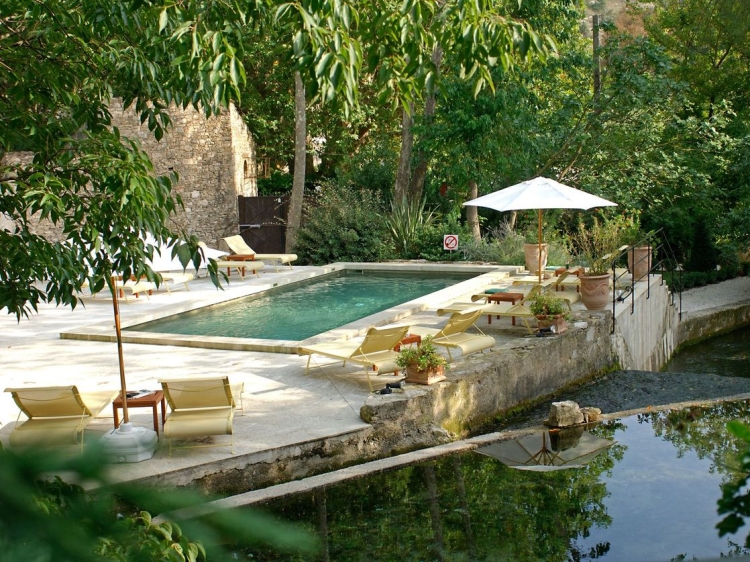 Schwimmbad im Hotel DU POÈTE Fontaine de Vaucluse bestes charmantes Hotel in der Provence