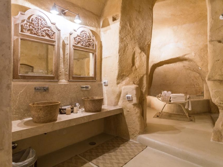 L'Hotel in Pietra Matera Basilicata Italy Suite with bathtub carved in the stone