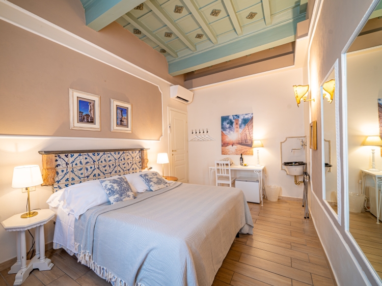 GOLDENE SUITE 2. ZIMMER
